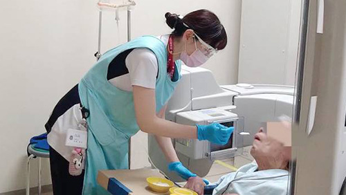 嚥下機能検査の実際の場面